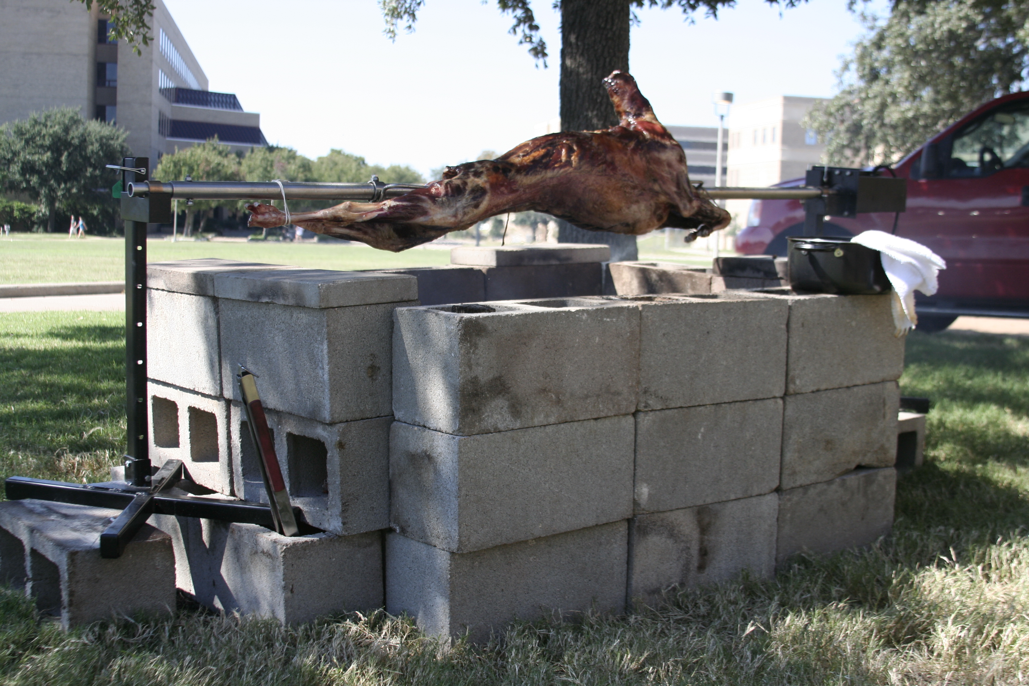 Cinder-block pit - Texas Barbecue