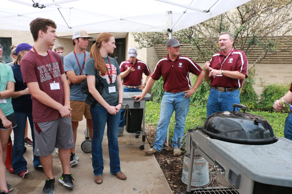 Ray talking to the ANSC 117 students