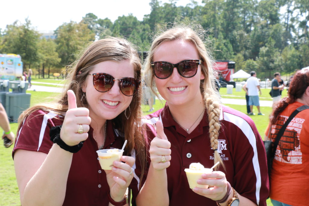 Kenzie and Devon enjoying some banana pudding at The Woodlands BBQ Festival
